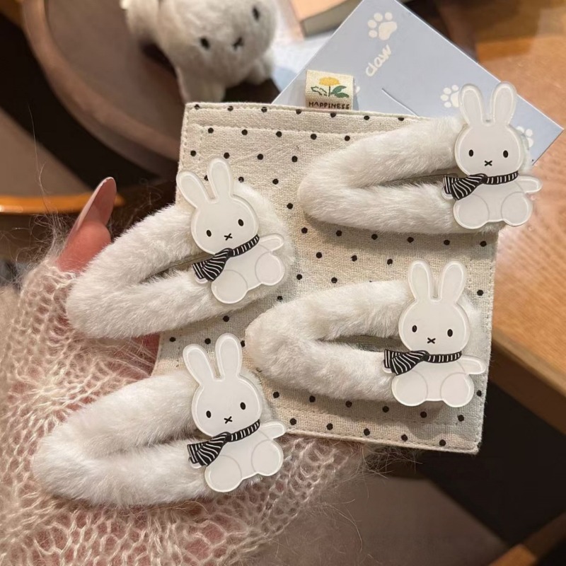 연한 녹색 네잎 클로버와 토끼 모양의 심플한 오리 부리 - Hair Bundles 리뷰 및 가격